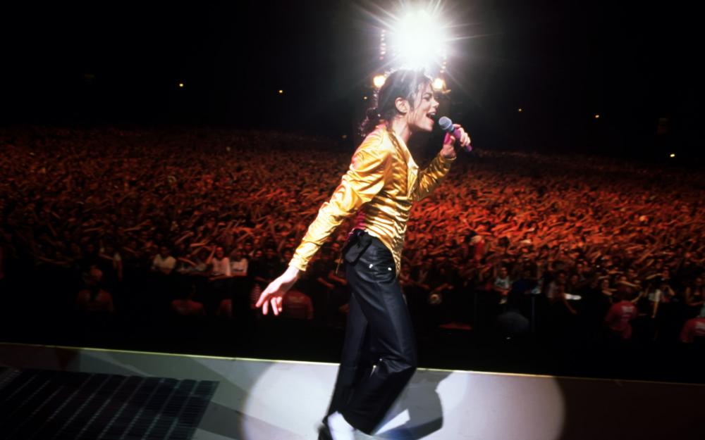 Men_Male_Celebrity_Michael_Jackson_Michael_Jackson_on_stage_018222_.jpg