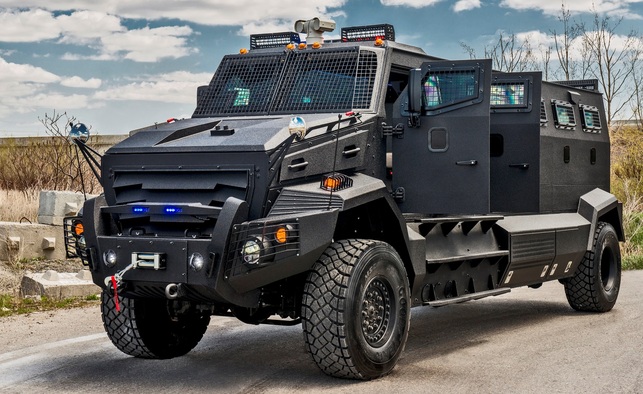 03_Canadian-Armored-Cars-INKAS-Huron-APC