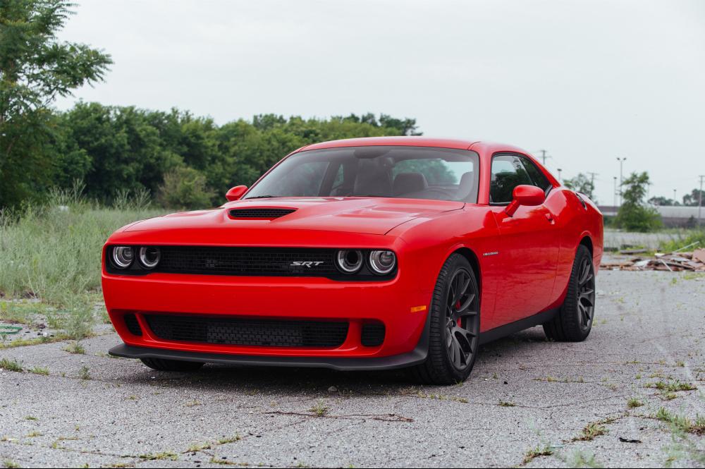 2015-Dodge-Challenger-SRT-Hellcat-front-three-quarters.jpg