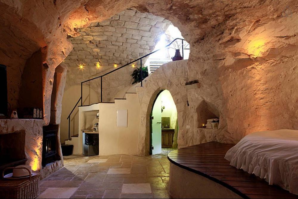 cave-bedroom.thumb.jpg.8658ec4c879347d76