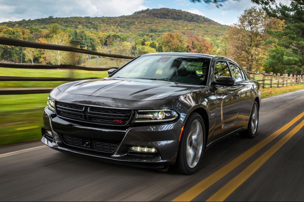 2015-Dodge-Charger-RT-front-three-quarte