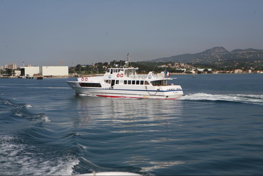 Toulon_bus-ship_mg_6005.jpg